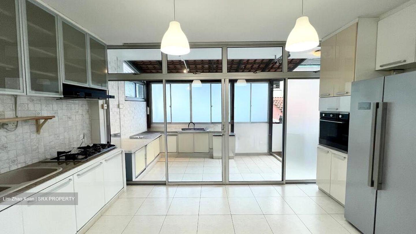 Sixth Avenue (D10), Terrace #524114301